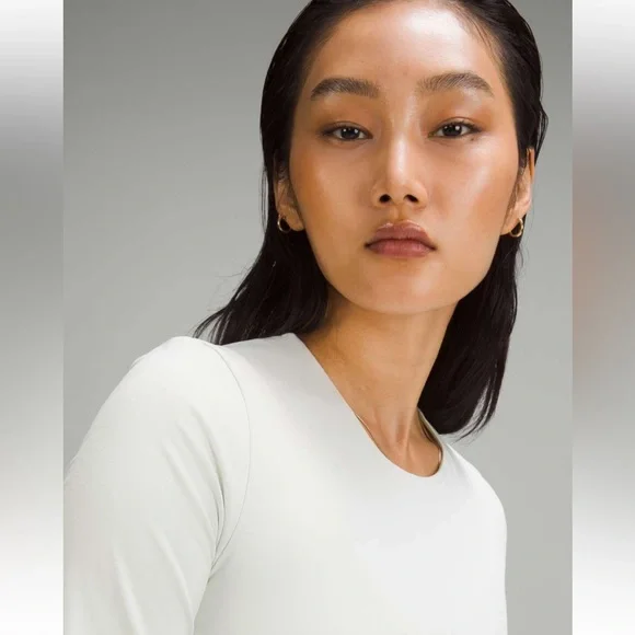 Lululemon Tight-Fit Lined T-Shirt - Picture 6 of 10